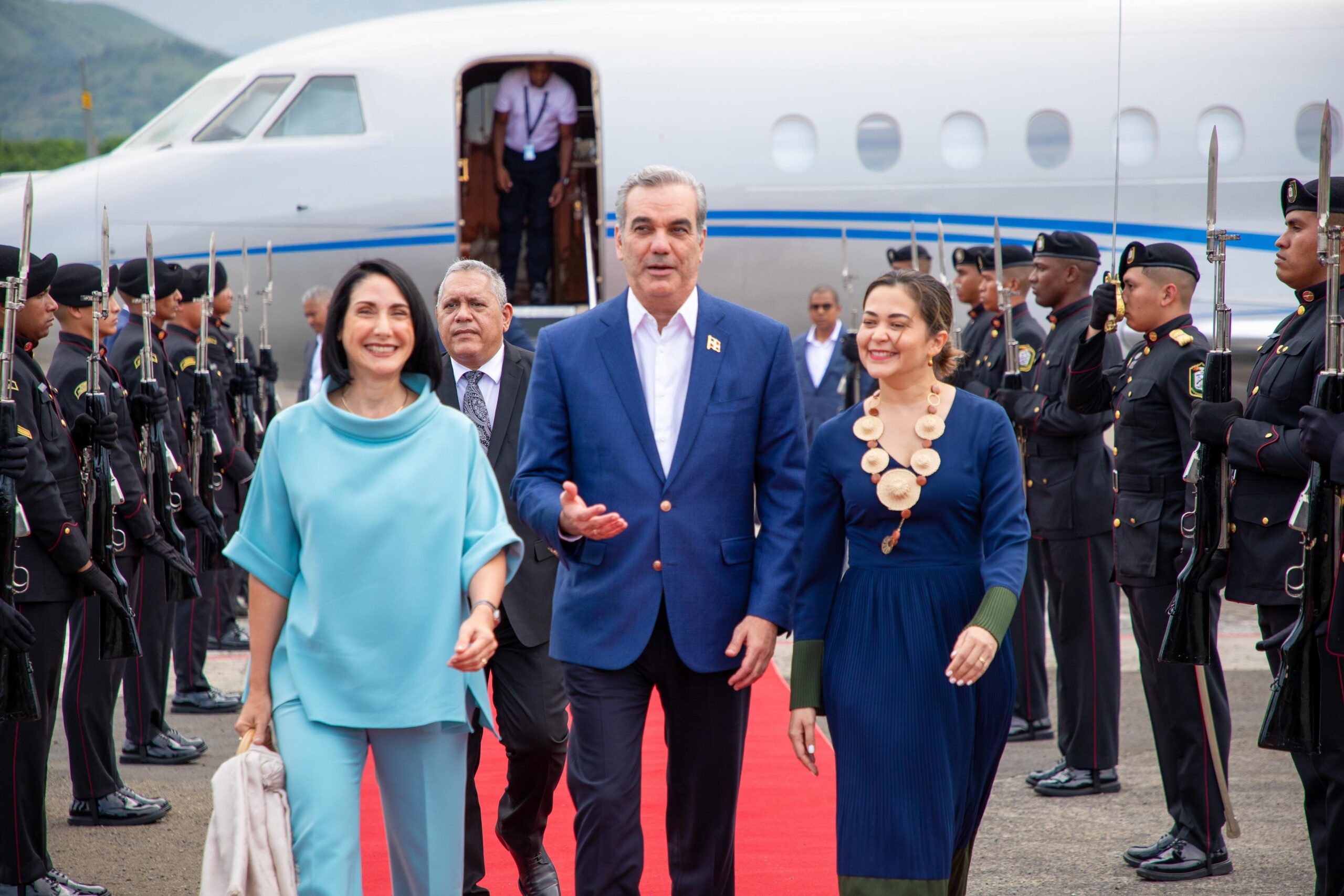 Abinader arriba a Panamá para la toma de posesión del mandatario electo, José Raúl Mulino