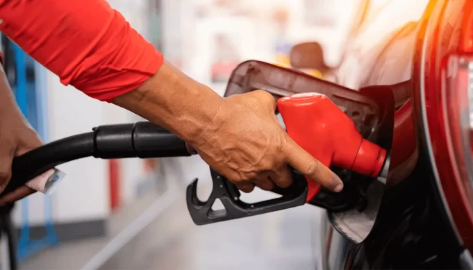 Solo dos combustibles de menor uso bajarán de precio en la próxima semana