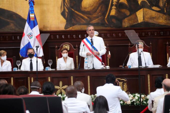 Juramentación del presidente Abinader y Raquel Peña será en el Teatro Nacional