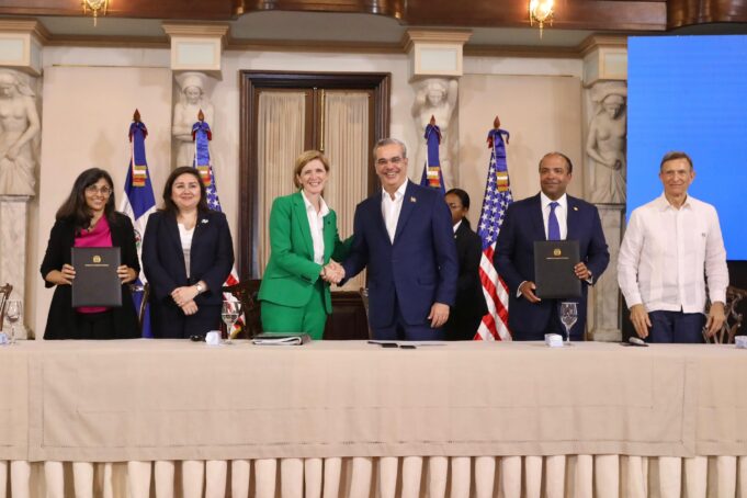 Banreservas y DFC anuncian US$84 millones para mujeres, préstamos verdes y pequeñas empresas