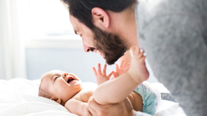 Nuevo código laboral aumentará dos días a la licencia por paternidad