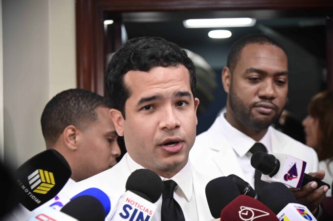Omar Fernández dice reforma constitucional "es un contrasentido" en lo referente al procurador