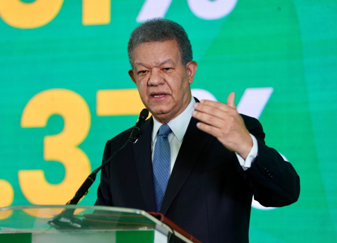 Leonel Fernández alerta sobre riesgos para la seguridad y privacidad de los ciudadanos