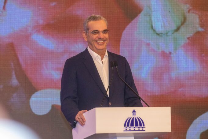 Abinader garantiza abastecimiento de alimentos navideños para festividades 2024
