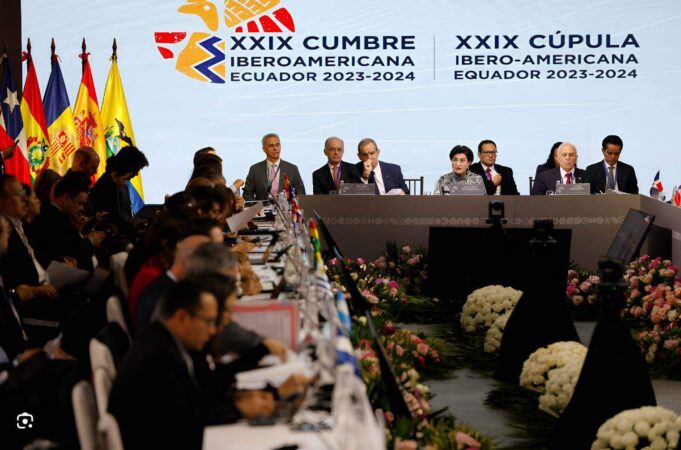 Comienza la Cumbre Iberoamericana, primera sin presidentes latinos excepto el anfitrión