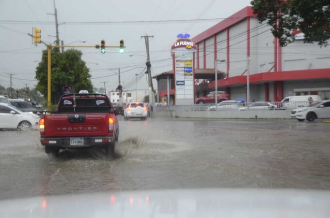 El COE eleva a 23 las provincias en alerta por vaguada