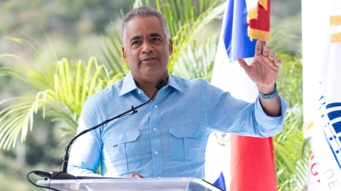 Ministro Joel Santos atribuye apagones a alta demanda