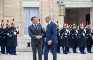 Presidente Abinader se reúne con su homólogo Emmanuel Macron quien ratifica apoyo al sistema integrado de transporte en RD