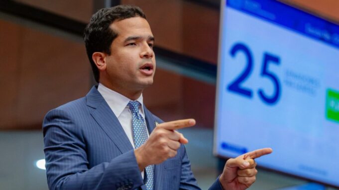 Omar Fernández impulsa eliminar porcentaje en préstamos hipotecarios