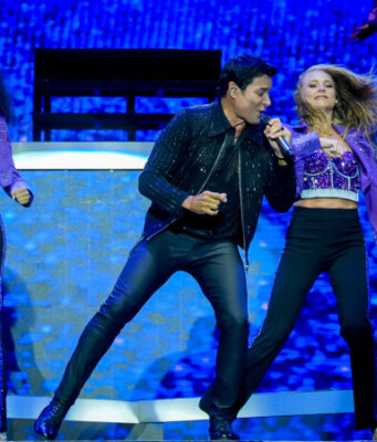 Chayanne vuelve a enamorar y a bailar con las dominicanas en el Estadio Quisqueya