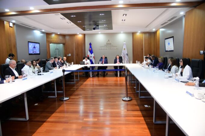 Gobierno inicia diálogo con empresarios para establecer consenso frente a crisis en Irán