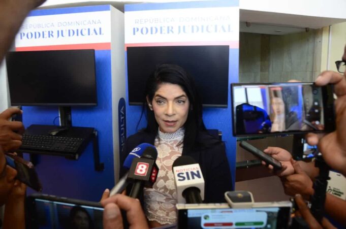 Diseñadora dominicana denuncia que teme por su vida tras libertad de su agresor en La Vega
