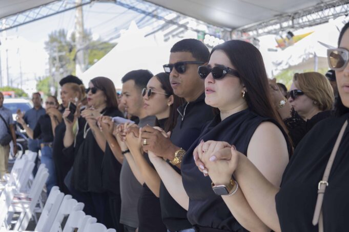 Rinden tributo a víctimas del Jet Set al año de la tragedia