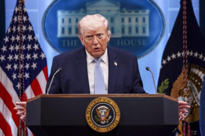 Trump dice que es más popular que cualquier otro político en Venezuela